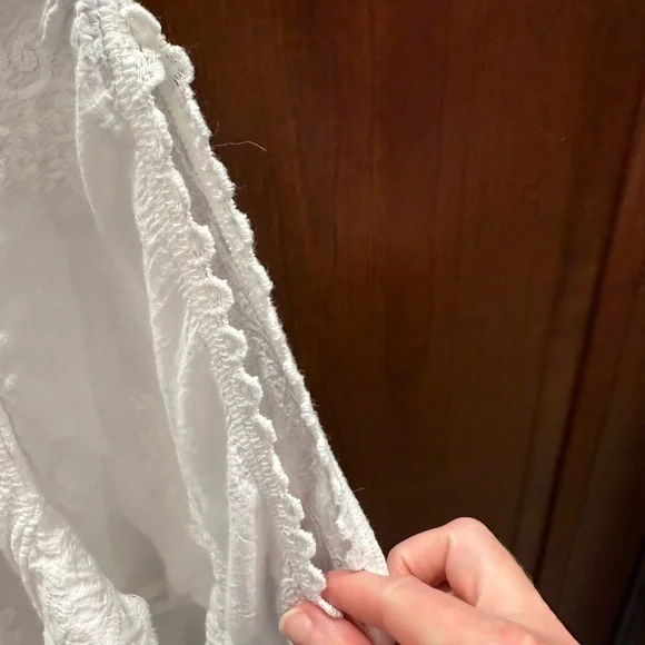 Democracy Elegant White Lace trim Women's Top - Picture 4 of 8